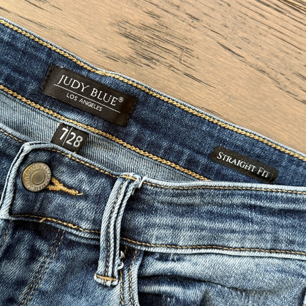 Judy Blue Distressed Frayed Hem Straight Leg Jeans - Picture 10 of 11